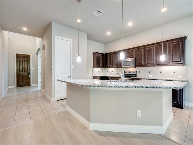 Building Photo - 5512 Somerville Dr