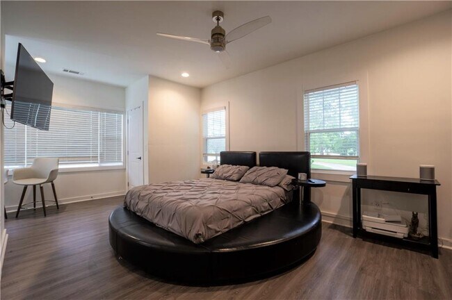 Building Photo - 811 King Rd