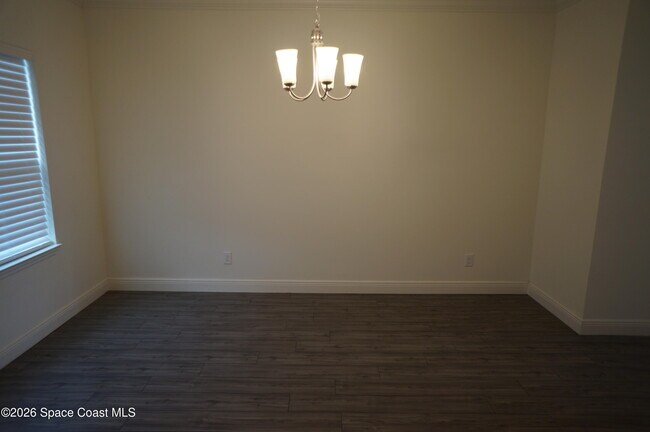 Building Photo - 153 Oakcrest Ave NE