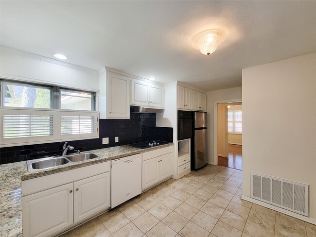 Building Photo - 4602 Redstart St