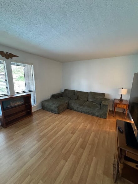 Building Photo - 239 Molokai Vlg