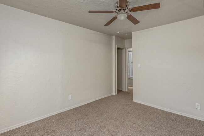 Building Photo - 1416 NW Arlington Ave
