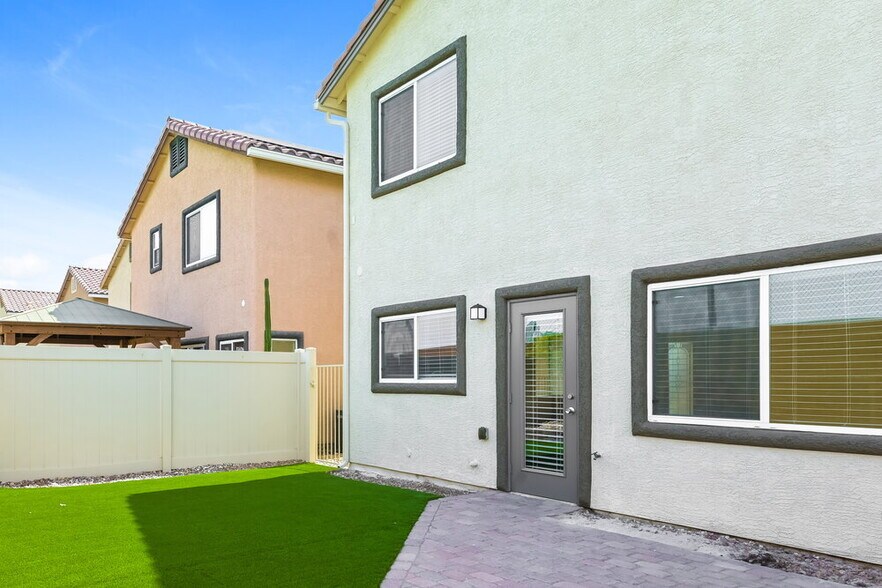 Building Photo - 6528 Blessed Thistle Ave