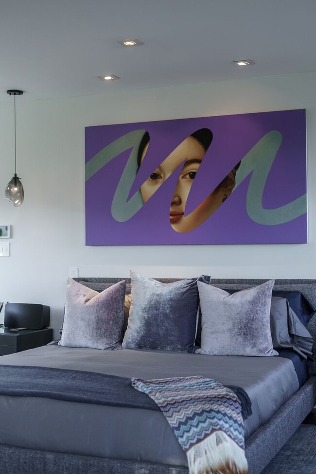 Building Photo - Prestigious Hollywood Hills Home for Rent