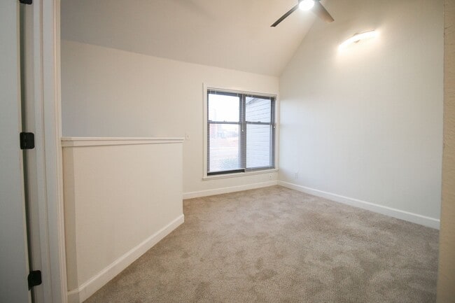 Building Photo - 1225 S Lawton Ave