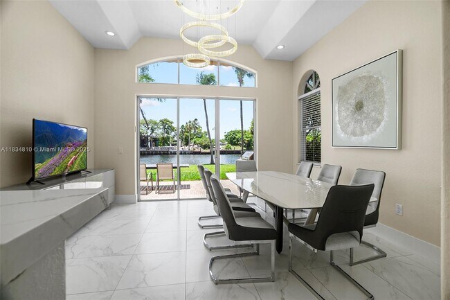 Building Photo - 1580 Shoreline Way