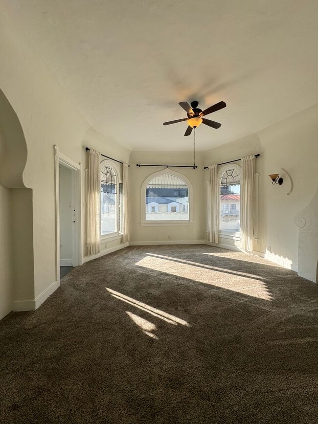 Building Photo - Welcome to Your New Home: Stunning Apartments in Orange St.