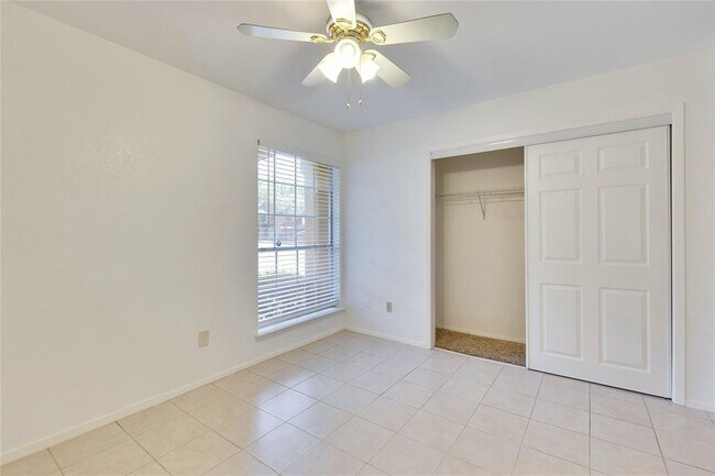 Building Photo - 1015 E Yager Ln