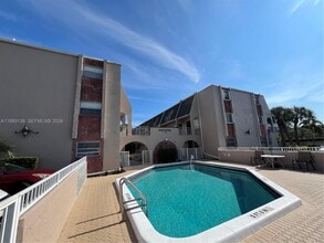 Building Photo - 1100 SE 4th Ave