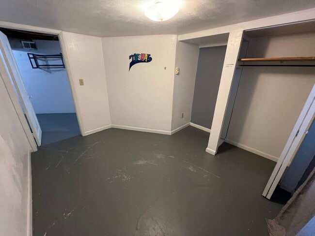 Building Photo - 3 Bed 2 Bath House