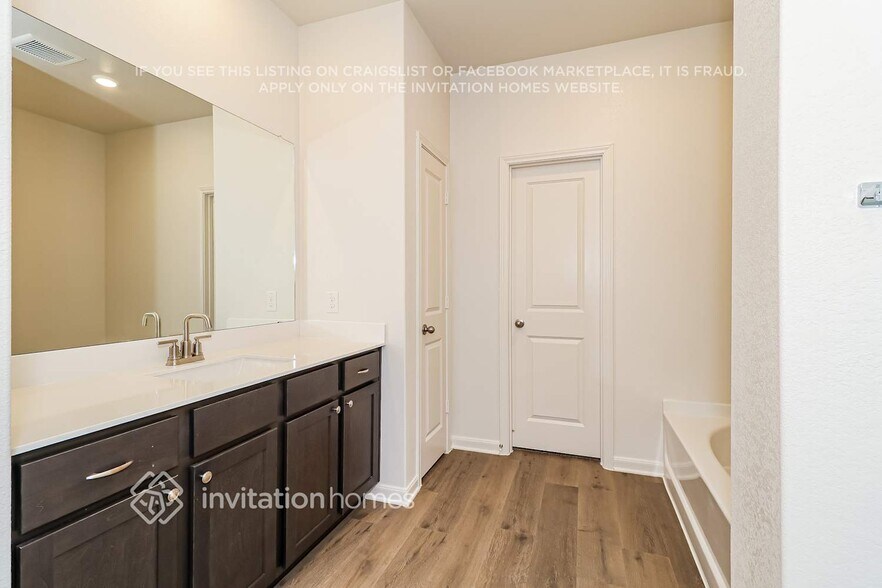 Building Photo - 10001 Pilot Pl