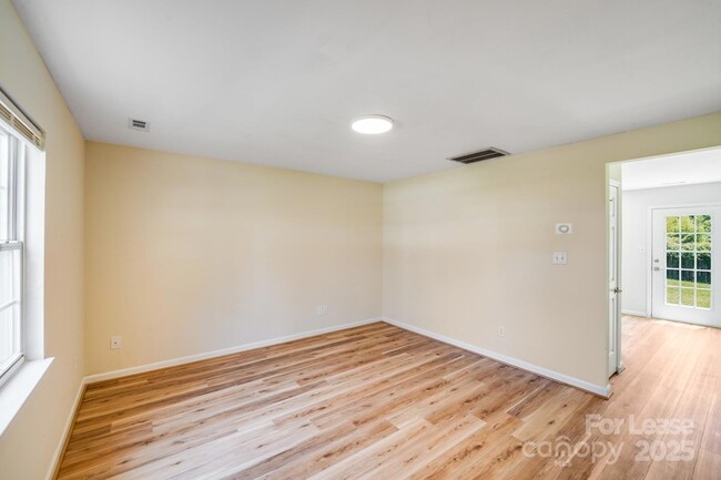 Building Photo - 3425 Anson St