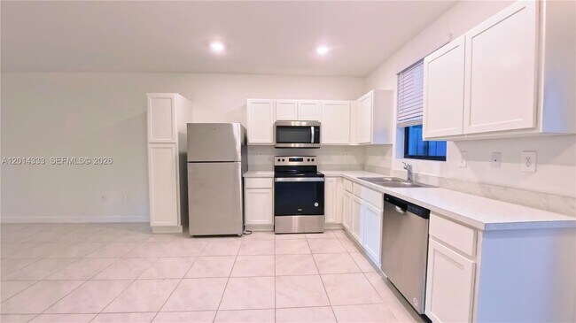 Building Photo - 1232 NE 5th Ct