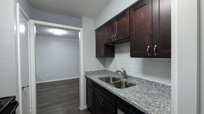 Building Photo - 5711 Sugar Hill Dr