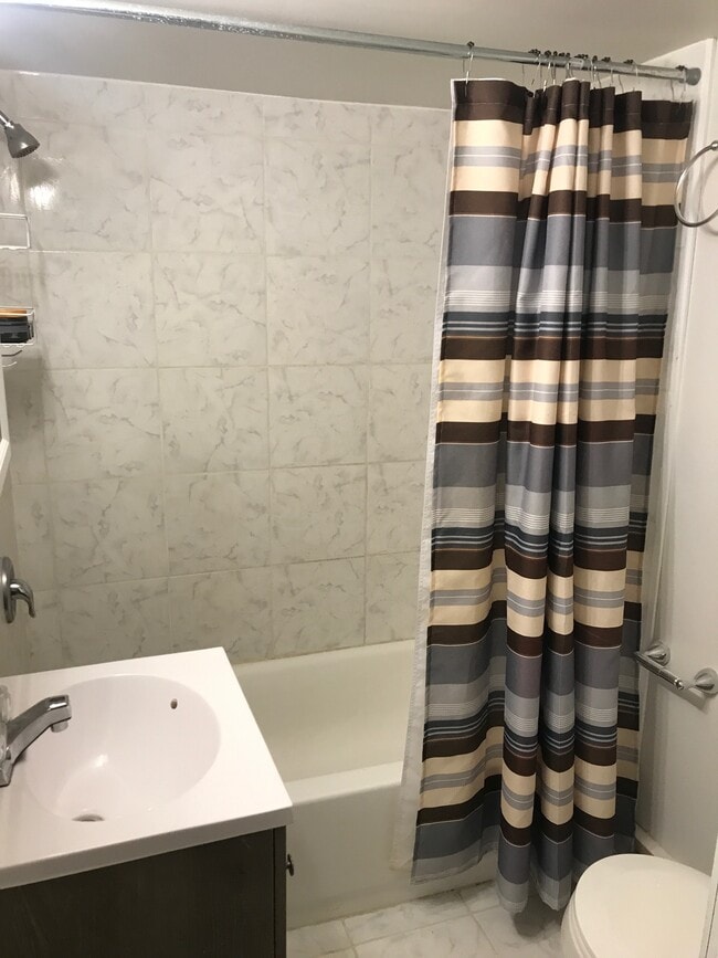 Building Photo - Eastlawn Properties