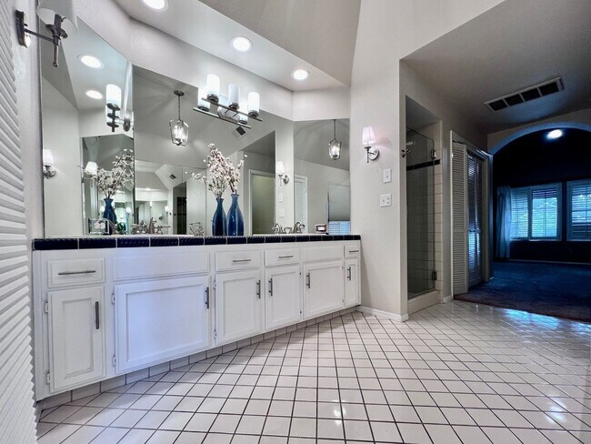 Building Photo - $3,600 Cole & Millbrook, 4 Bedroom House -...