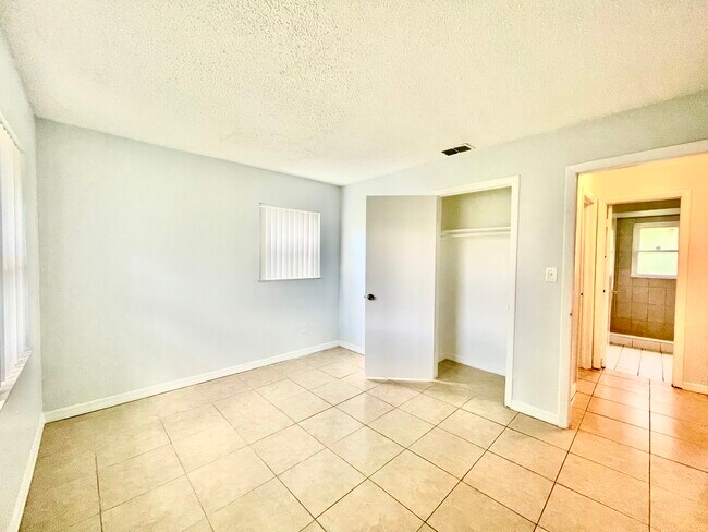 Building Photo - 1813 Grimke Ave