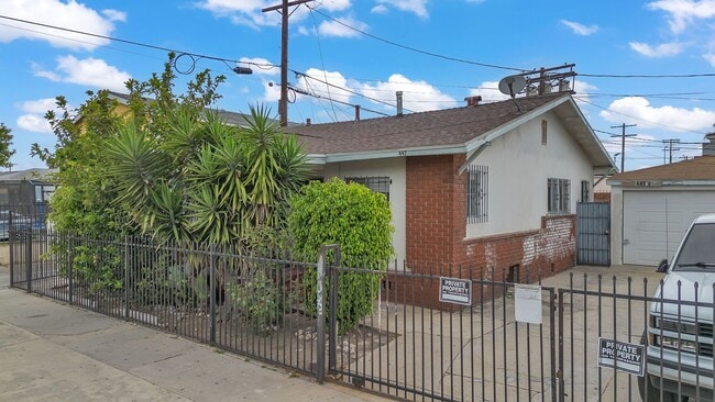 Building Photo - 447 E 101st St