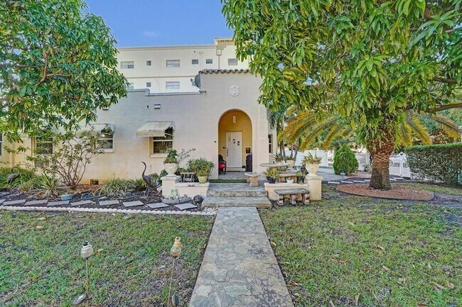 Building Photo - 2000 Jackson St