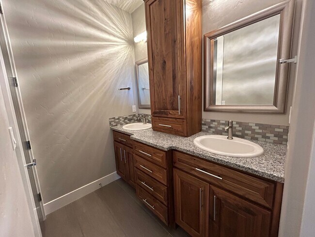 Building Photo - Luxury Living in StarView Estates - 4.98 A...