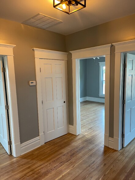 Building Photo - 1001 9th Ave