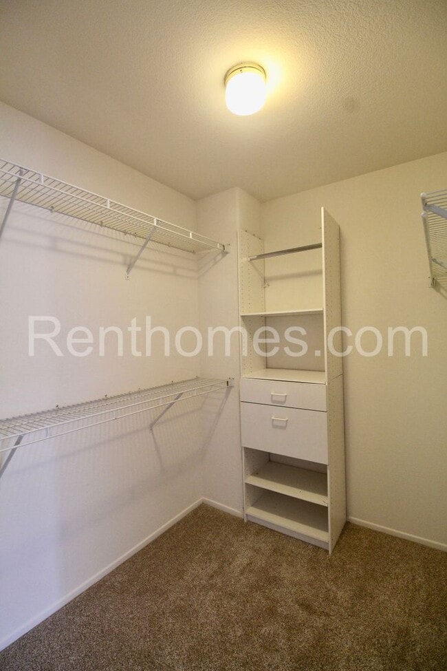 Building Photo - 9411 Questa Pointe