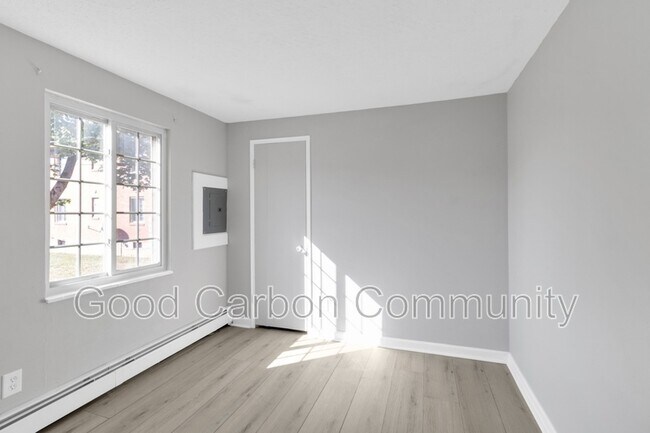 Building Photo - 321 Beattie Ave