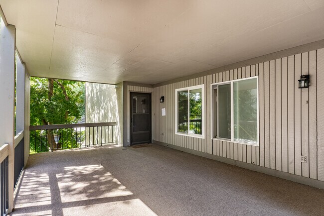 Building Photo - 5761 S Waterbury Cir