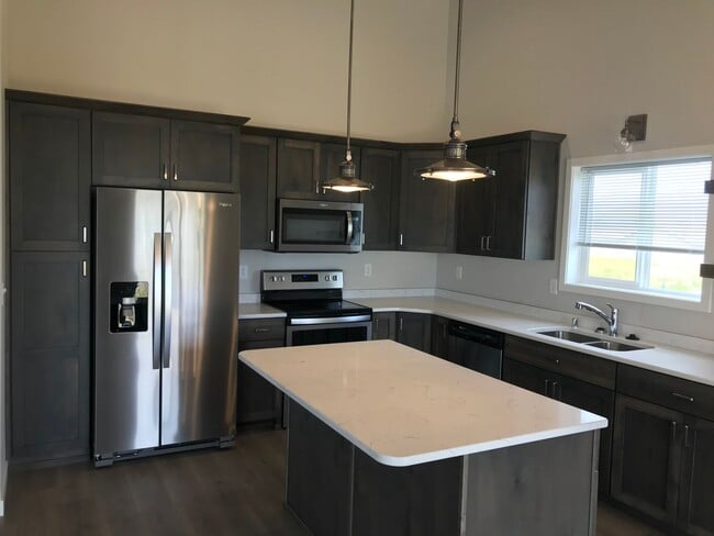 Building Photo - 3 Bed 3 Bath Single Family Home
