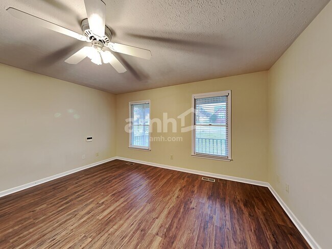 Building Photo - 214 St Lukes Ln