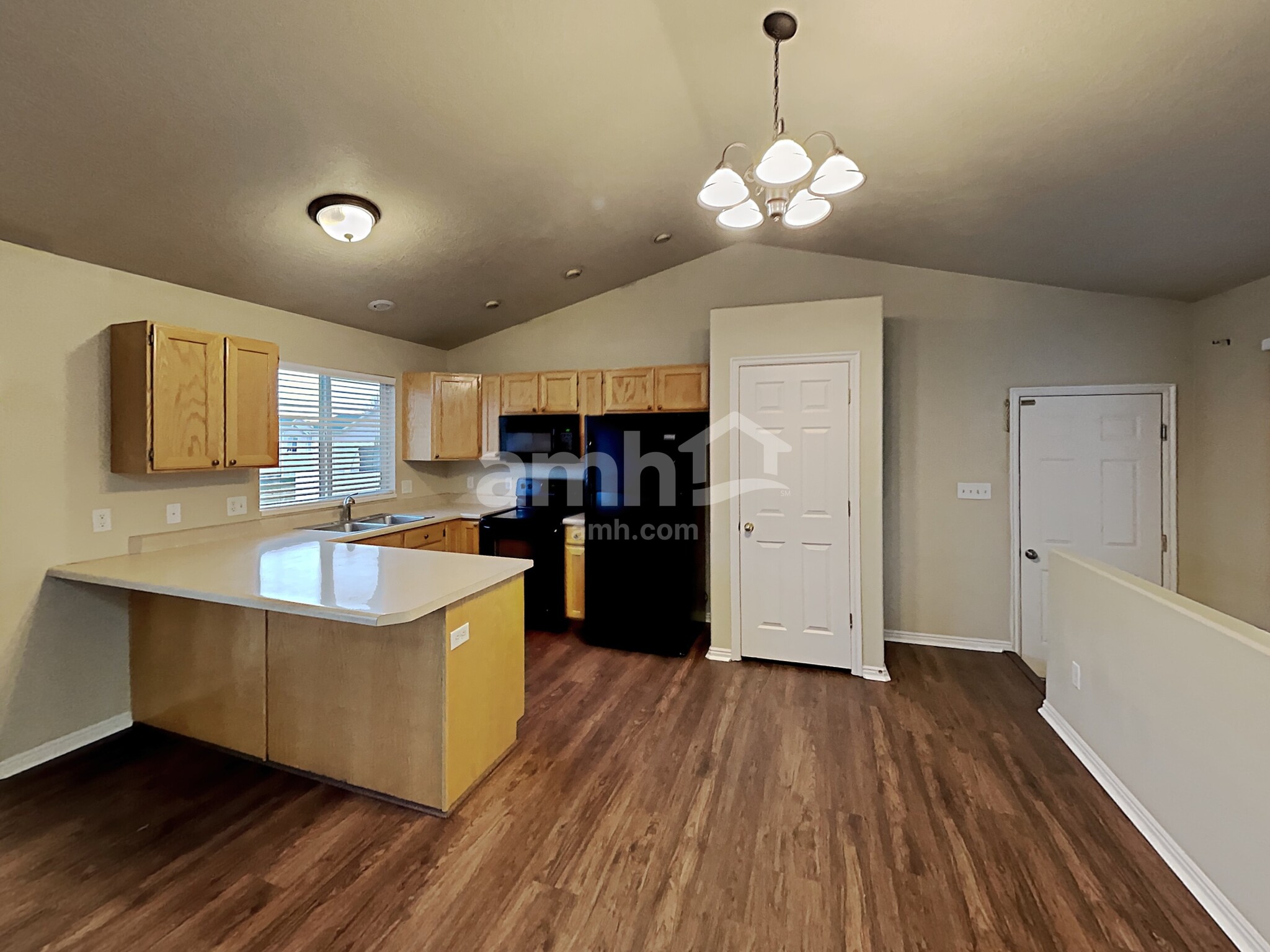 Building Photo - 2098 Blossom St