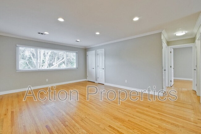 Building Photo - 661 Channing Ave