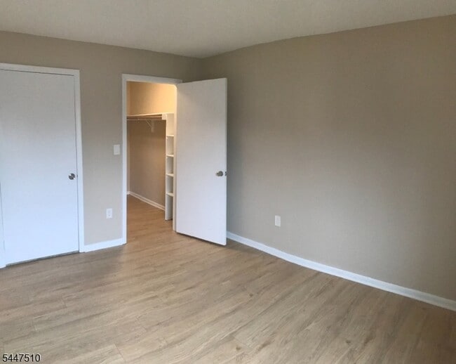 Building Photo - 4811 Ravens Crest Dr