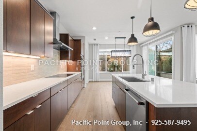 Building Photo - 285 Bear Creek Dr