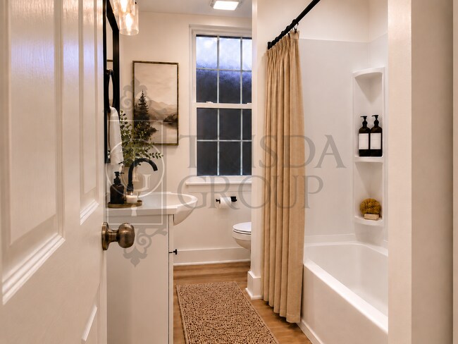 Building Photo - Avail Sept 1: 2BR Apt in Beechview, South Hills.  BEAUTIFUL design, Laminate Floors, AC, Pets OK,...