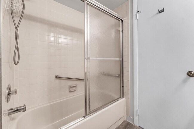 Building Photo - 7843 Willow Spring Dr