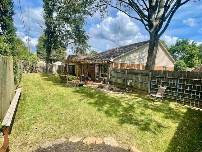 Building Photo - 383 Taylors Way