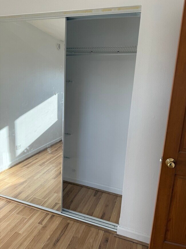 Building Photo - 1348 Geneva Dr