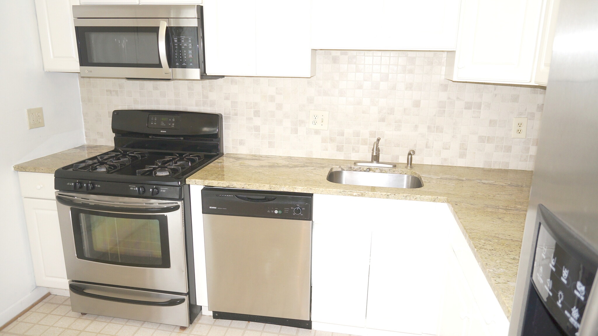 Kitchen / Upgraded - 2206 Gingell Pl
