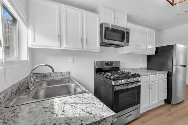 Building Photo - 8503 Rosemary Ln