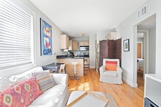 Building Photo - Beautifully Furnished 2-bedroom, 1-bathroom apartment 1 year lease