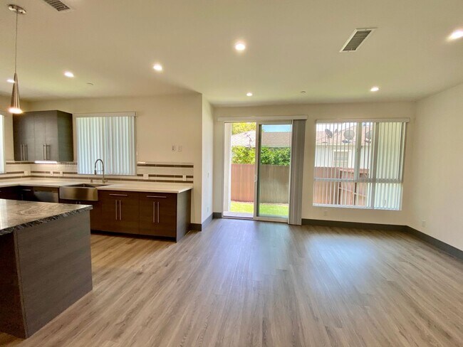 Building Photo - 6437 86th