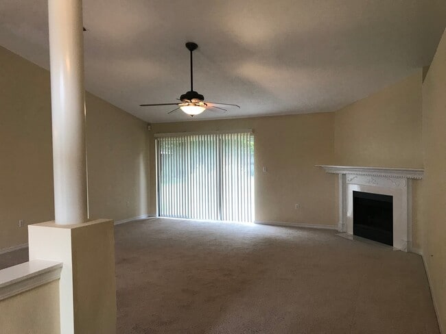Building Photo - Great Bluewater Bay Location!