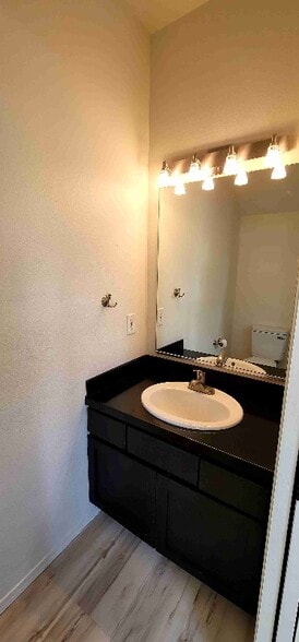 Building Photo - 417 N Henry St