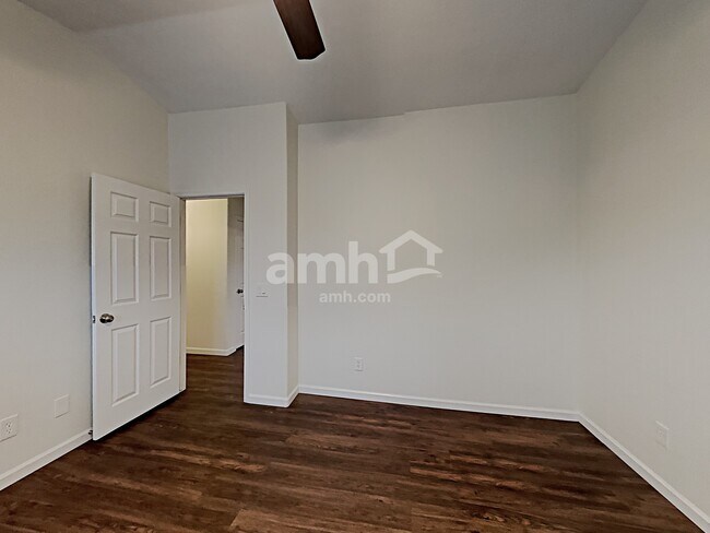 Building Photo - 10383 W Dana Ln