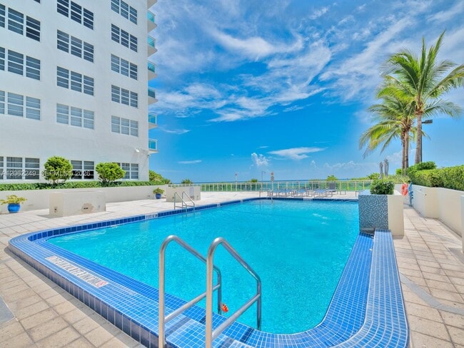 Building Photo - 6917 Collins Ave