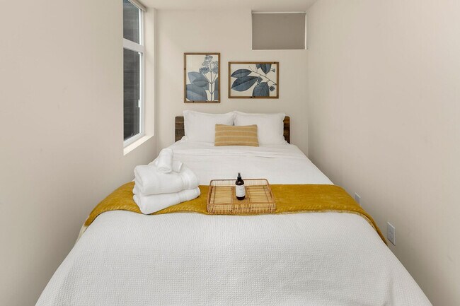 Building Photo - 319 Malden Ave E