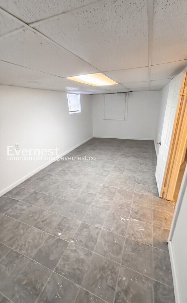 Building Photo - 3 Bed/2 Bath Home with Fenced Yard / Vouchers Accepted / Coming Soon!