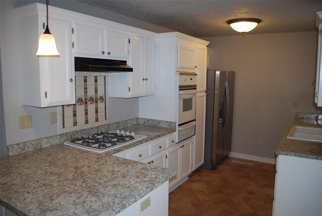 Building Photo - 1701 Parkview Terrace