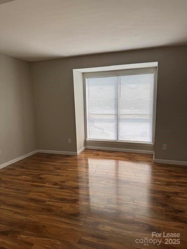 Building Photo - 11157 Harrowfield Rd